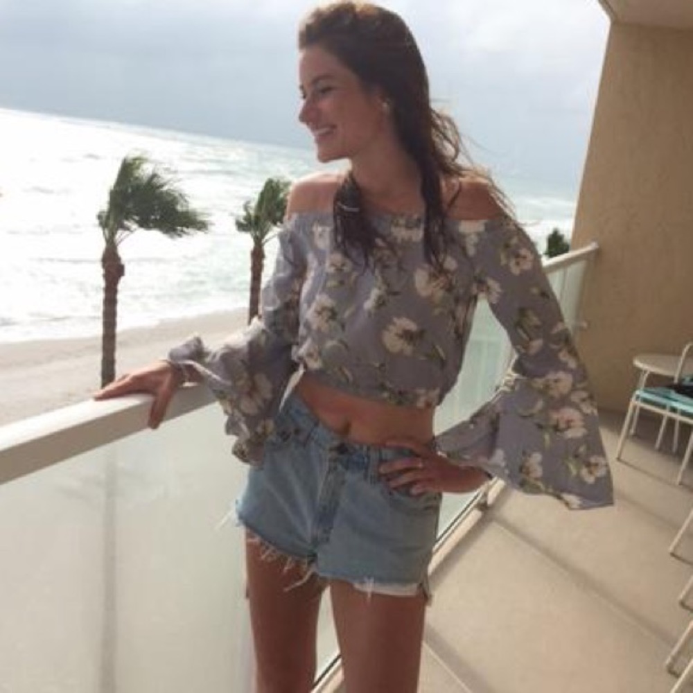🌻2 FOR 24🌻NEW! Boutique Off shoulder Crop Top